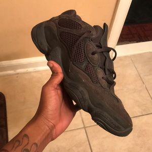 Utility black yeezy 500s